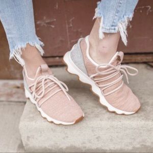 💕 SOREL Kinetic Sneakers 💕